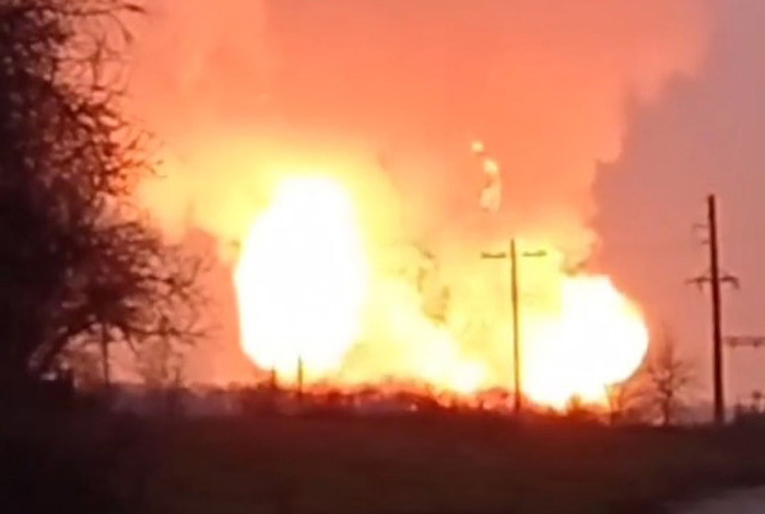 Полум’я внаслідок вибуху шугало до хмар. Фото з сайту «Полтавщина»